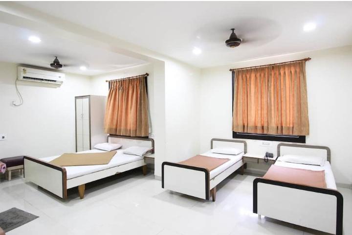 A guest room inside the Kendra